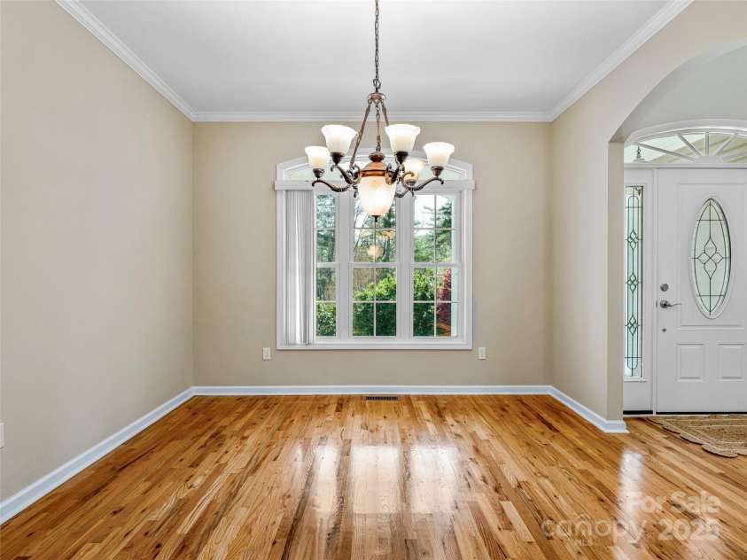 180 Kanuga Forest Drive, Hendersonville, NC 28739.  MLS# CAR4309167, YatesRealty ID 10424. 