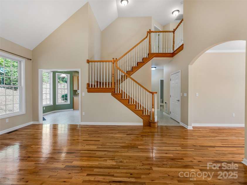 180 Kanuga Forest Drive, Hendersonville, NC 28739.  MLS# CAR4309167, YatesRealty ID 10424. 