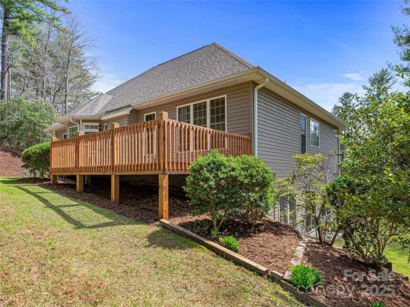 180 Kanuga Forest Drive, Hendersonville, NC 28739.  MLS# CAR4309167, YatesRealty ID 10424. 