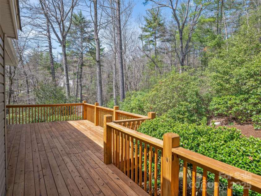 180 Kanuga Forest Drive, Hendersonville, NC 28739.  MLS# CAR4309167, YatesRealty ID 10424. 