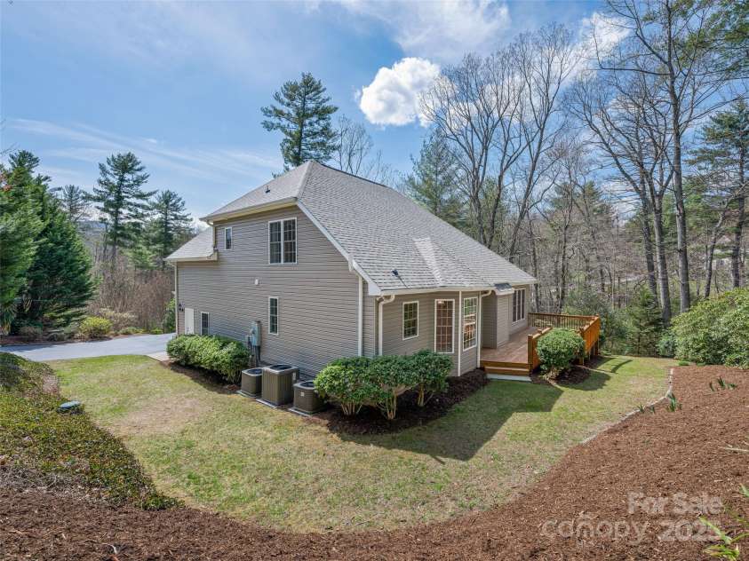 180 Kanuga Forest Drive, Hendersonville, NC 28739.  MLS# CAR4309167, YatesRealty ID 10424. 