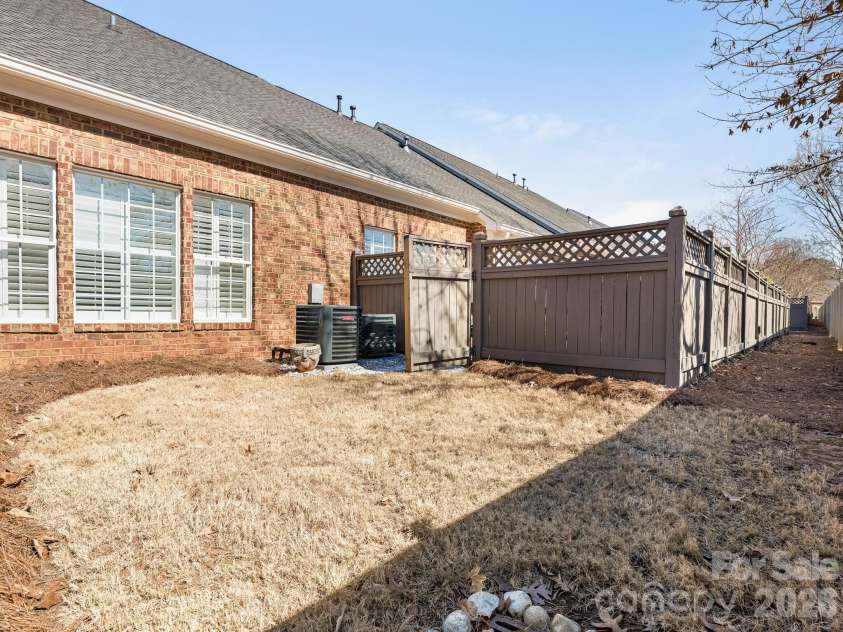 429 Eberle Way, Matthews, NC 28105.  MLS# CAR4352539, YatesRealty ID 10424. Garden Area
