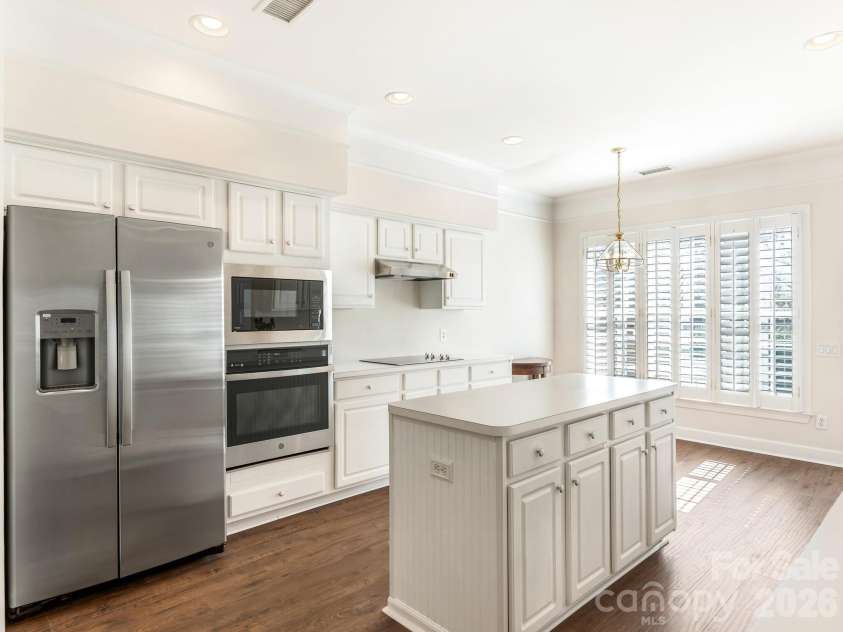 429 Eberle Way, Matthews, NC 28105.  MLS# CAR4352539, YatesRealty ID 10424. Kitchen