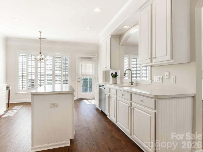 429 Eberle Way, Matthews, NC 28105.  MLS# CAR4352539, YatesRealty ID 10424. Kitchen