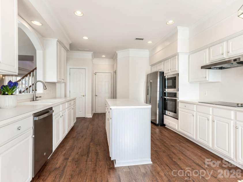 429 Eberle Way, Matthews, NC 28105.  MLS# CAR4352539, YatesRealty ID 10424. Kitchen