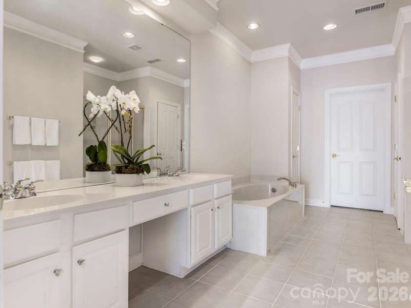 429 Eberle Way, Matthews, NC 28105.  MLS# CAR4352539, YatesRealty ID 10424. Primary Bathroom