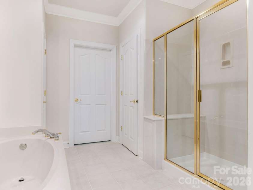 429 Eberle Way, Matthews, NC 28105.  MLS# CAR4352539, YatesRealty ID 10424. Primary Bathroom