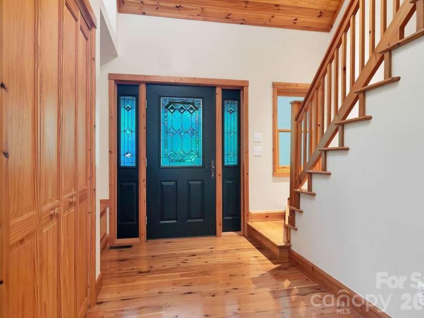 40 Walnut Ridge Circle, Brevard, NC 28712.  MLS# CAR4363640, YatesRealty ID 10427. 