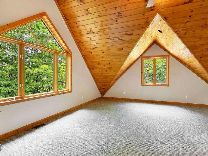 40 Walnut Ridge Circle, Brevard, NC 28712.  MLS# CAR4363640, YatesRealty ID 10427. 