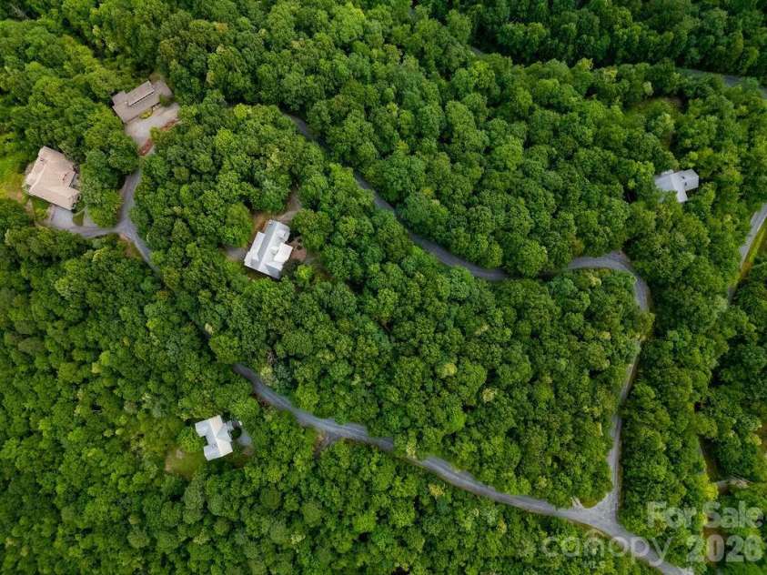 40 Walnut Ridge Circle, Brevard, NC 28712.  MLS# CAR4363640, YatesRealty ID 10427. 