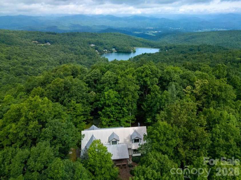40 Walnut Ridge Circle, Brevard, NC 28712.  MLS# CAR4363640, YatesRealty ID 10427. 
