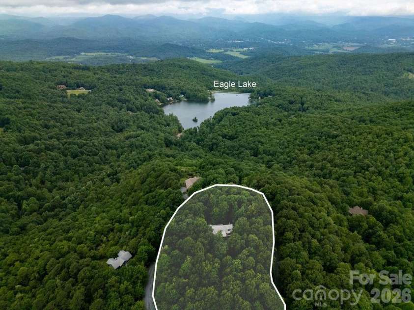 40 Walnut Ridge Circle, Brevard, NC 28712.  MLS# CAR4363640, YatesRealty ID 10427. 