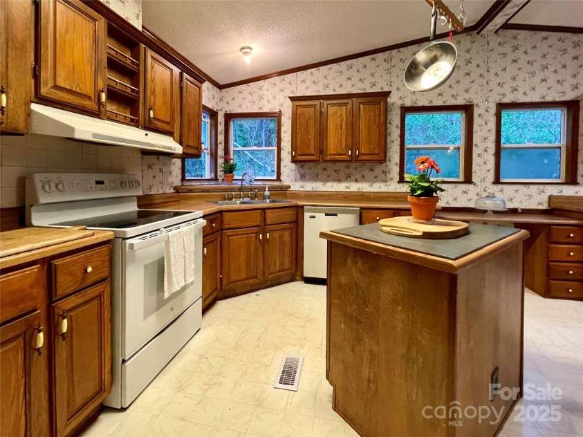 784 Fred Holcombe Road, Mars Hill, NC 28754.  MLS# CAR4251876, YatesRealty ID 10427. 