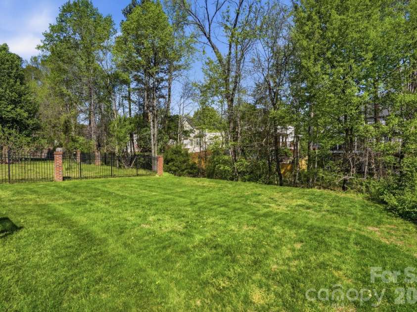 10056 Paisley Drive, Charlotte, NC 28269.  MLS# CAR4364202, YatesRealty ID 10429. Additional view of the backyard.