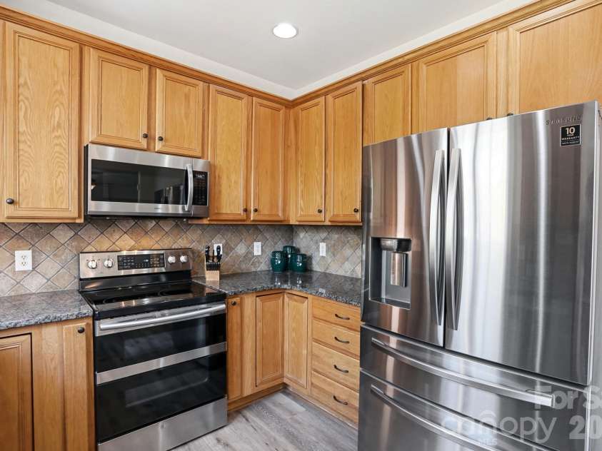 10056 Paisley Drive, Charlotte, NC 28269.  MLS# CAR4364202, YatesRealty ID 10429. Additional view of the kitchen