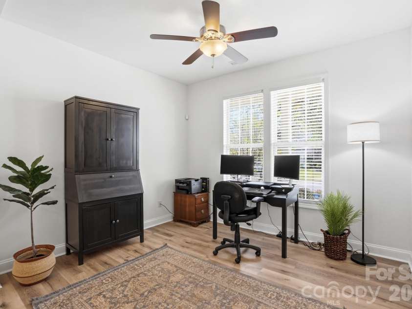 10056 Paisley Drive, Charlotte, NC 28269.  MLS# CAR4364202, YatesRealty ID 10429. Versatile flex space that the seller is currently using as an office but you could use it however you see fit to match your lifestyle.