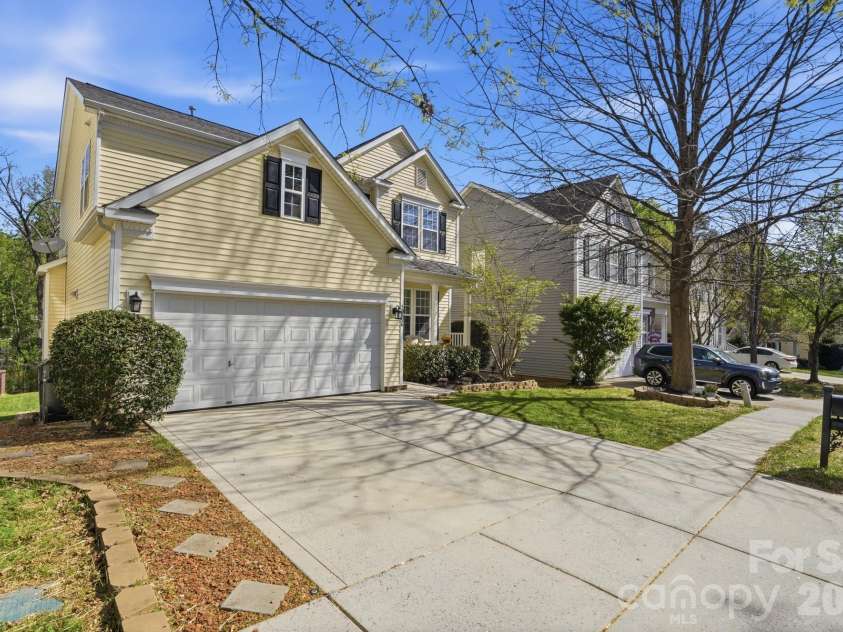 10056 Paisley Drive, Charlotte, NC 28269.  MLS# CAR4364202, YatesRealty ID 10429. Welcome Home!