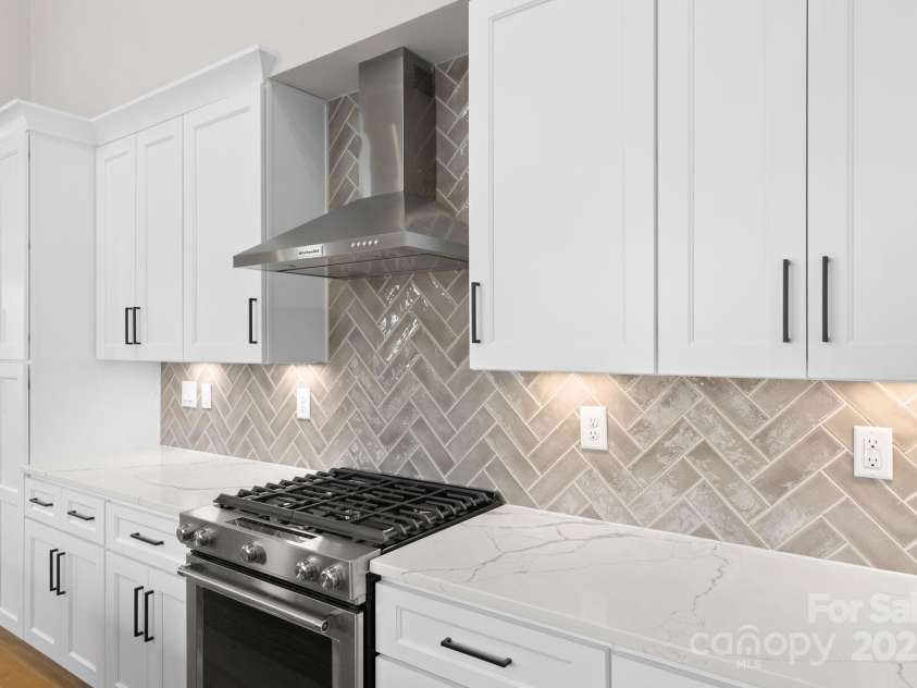 2205 Catalina Avenue, Charlotte, NC 28206.  MLS# CAR4203101, YatesRealty ID 10429. 