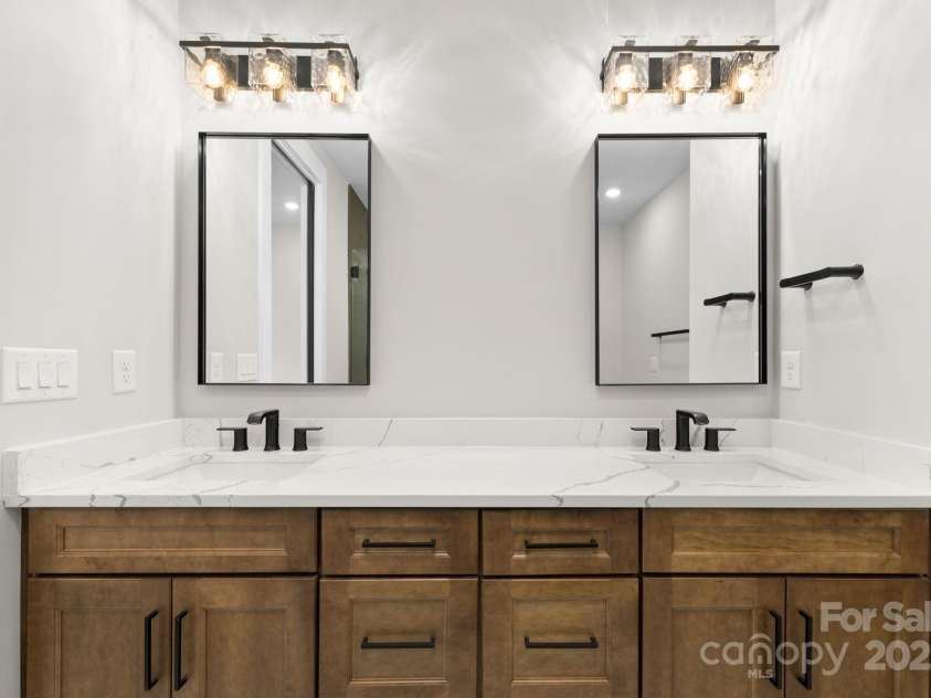 2205 Catalina Avenue, Charlotte, NC 28206.  MLS# CAR4203101, YatesRealty ID 10429. 