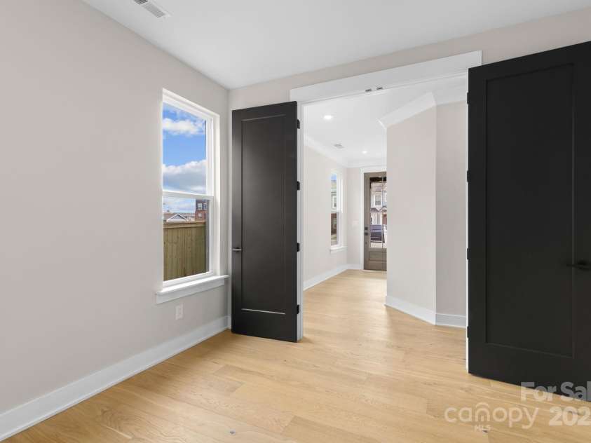 2205 Catalina Avenue, Charlotte, NC 28206.  MLS# CAR4203101, YatesRealty ID 10429. 