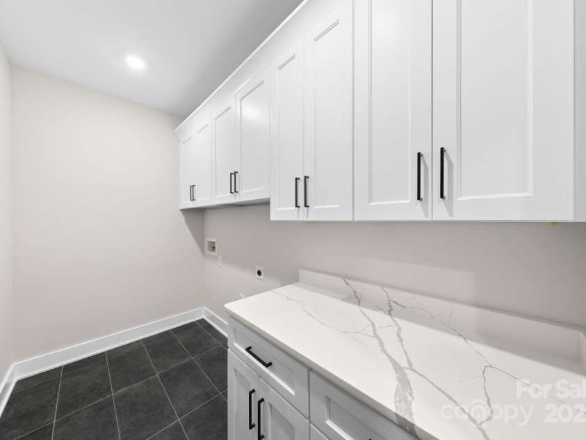 2205 Catalina Avenue, Charlotte, NC 28206.  MLS# CAR4203101, YatesRealty ID 10429. 