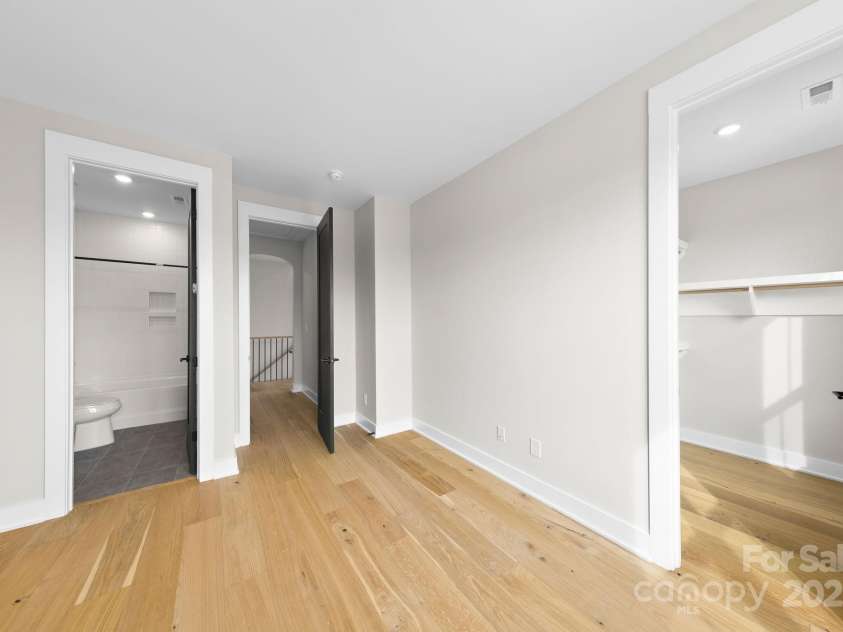 2205 Catalina Avenue, Charlotte, NC 28206.  MLS# CAR4203101, YatesRealty ID 10429. 