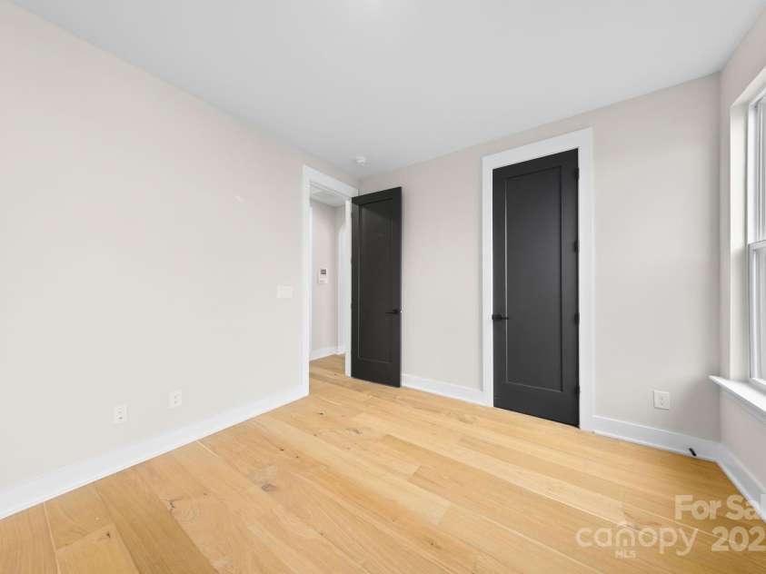 2205 Catalina Avenue, Charlotte, NC 28206.  MLS# CAR4203101, YatesRealty ID 10429. 