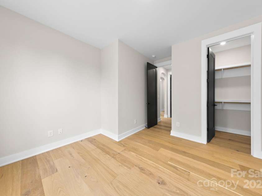 2205 Catalina Avenue, Charlotte, NC 28206.  MLS# CAR4203101, YatesRealty ID 10429. 