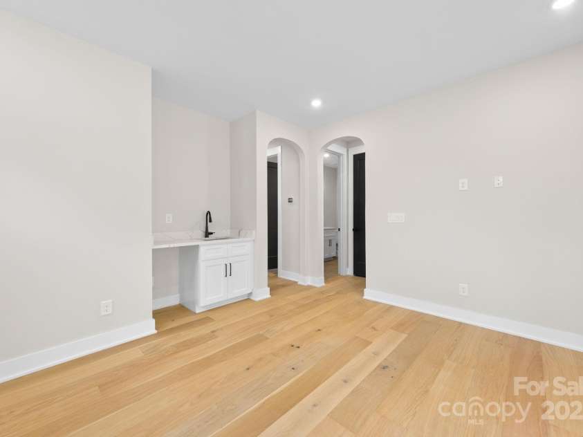 2205 Catalina Avenue, Charlotte, NC 28206.  MLS# CAR4203101, YatesRealty ID 10429. 