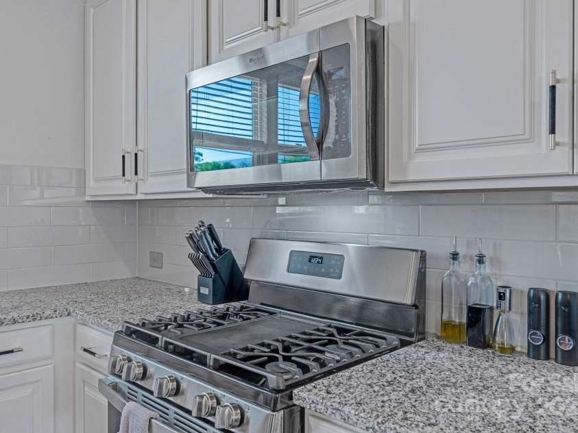 2551 Statesville Avenue, Charlotte, NC 28206.  MLS# CAR4318721, YatesRealty ID 1043. 