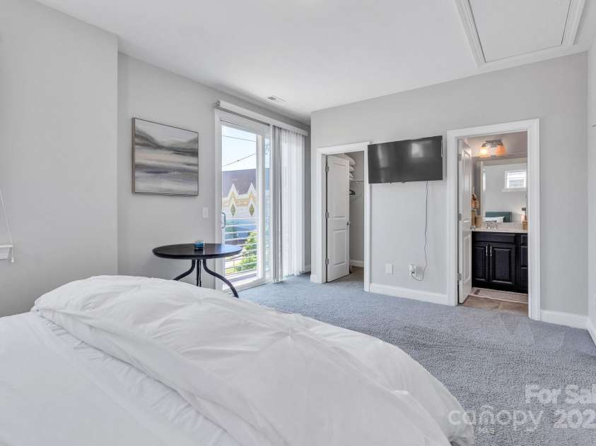 2551 Statesville Avenue, Charlotte, NC 28206.  MLS# CAR4318721, YatesRealty ID 1043. 