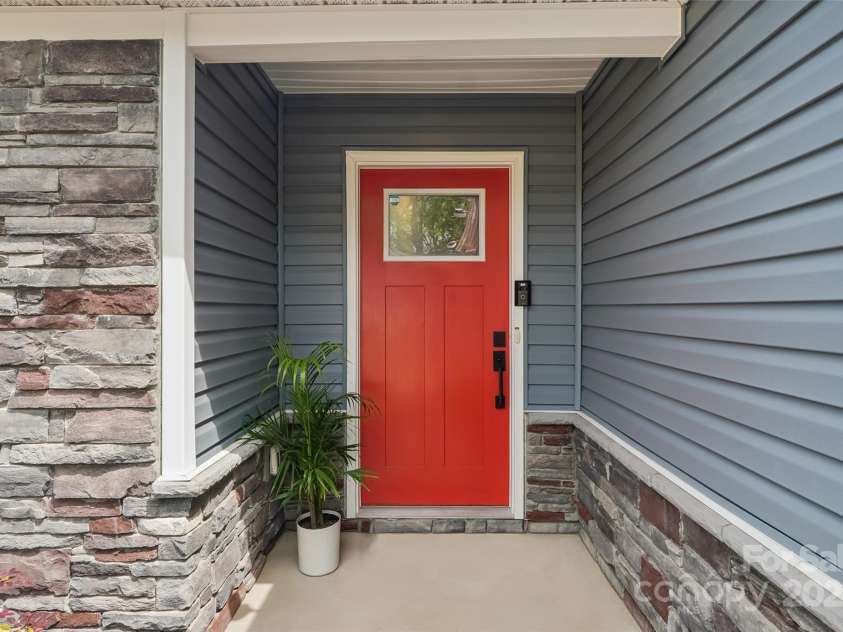 4205 Jones Creek Lane, Charlotte, NC 28215.  MLS# CAR4250689, YatesRealty ID 10431. 