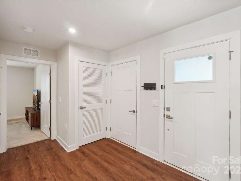 4205 Jones Creek Lane, Charlotte, NC 28215.  MLS# CAR4250689, YatesRealty ID 10431. 