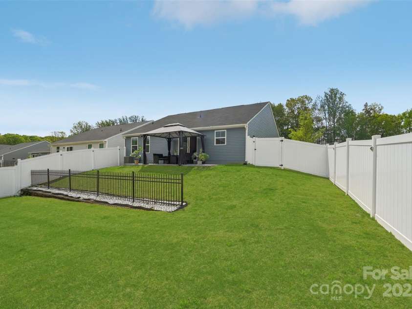 4205 Jones Creek Lane, Charlotte, NC 28215.  MLS# CAR4250689, YatesRealty ID 10431. 
