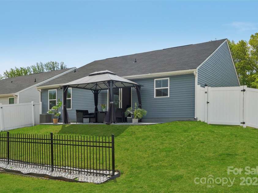 4205 Jones Creek Lane, Charlotte, NC 28215.  MLS# CAR4250689, YatesRealty ID 10431. 