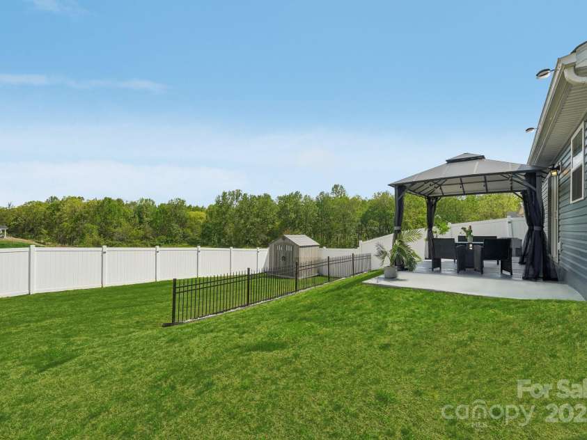 4205 Jones Creek Lane, Charlotte, NC 28215.  MLS# CAR4250689, YatesRealty ID 10431. 