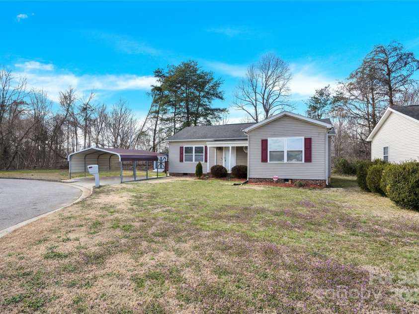 340 Vernon Lane, Statesville, NC 28677.  MLS# CAR4231472, YatesRealty ID 10432. 
