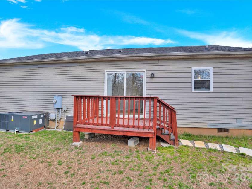 340 Vernon Lane, Statesville, NC 28677.  MLS# CAR4231472, YatesRealty ID 10432. Back Deck