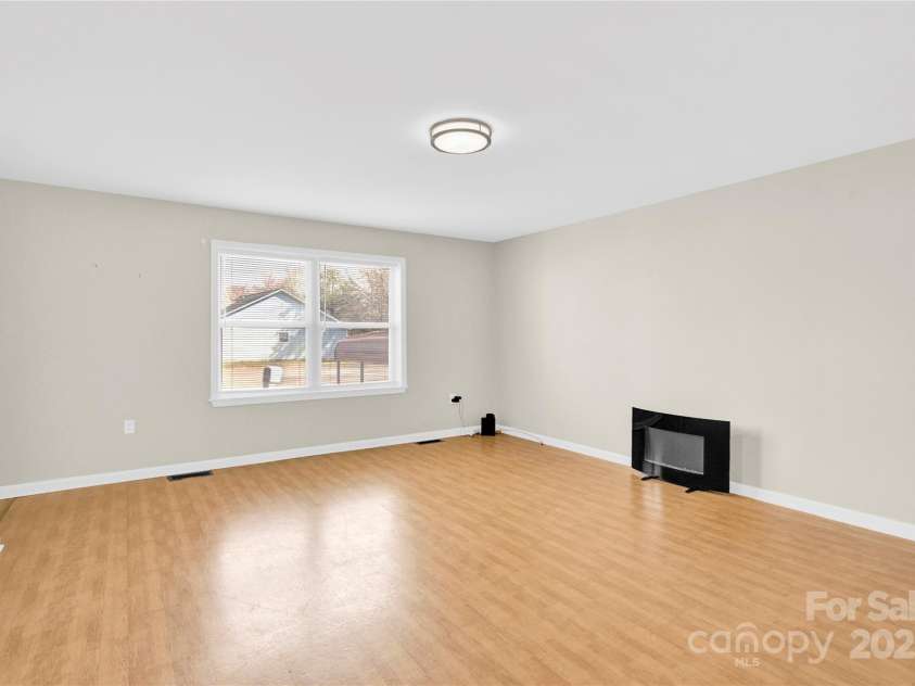 340 Vernon Lane, Statesville, NC 28677.  MLS# CAR4231472, YatesRealty ID 10432. Living Room