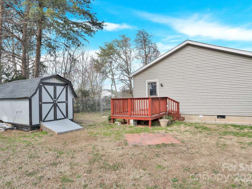 340 Vernon Lane, Statesville, NC 28677.  MLS# CAR4231472, YatesRealty ID 10432. Side Yard
