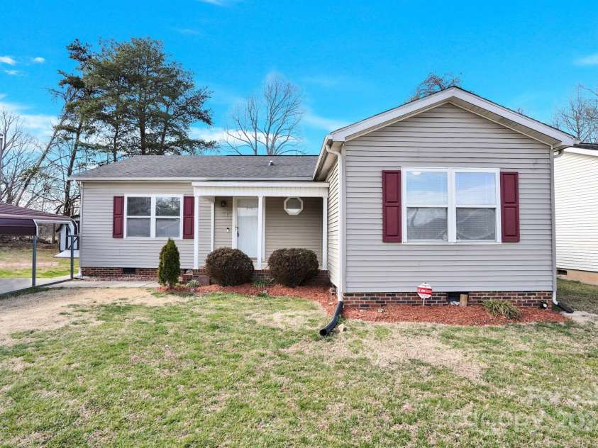 340 Vernon Lane, Statesville, NC 28677.  MLS# CAR4231472, YatesRealty ID 10432. Welcome Home