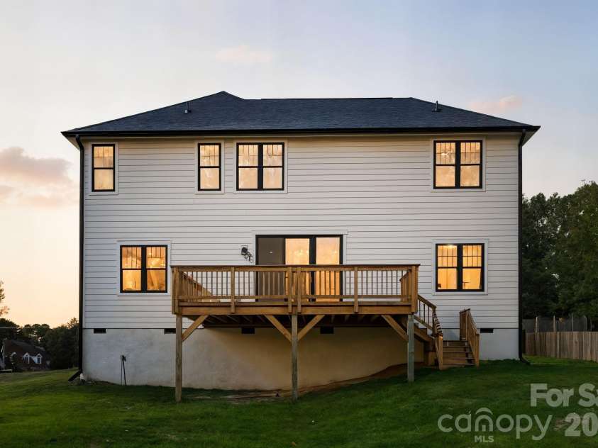 426 Richards Lane, Mooresville, NC 28115.  MLS# CAR4367862, YatesRealty ID 10432. 