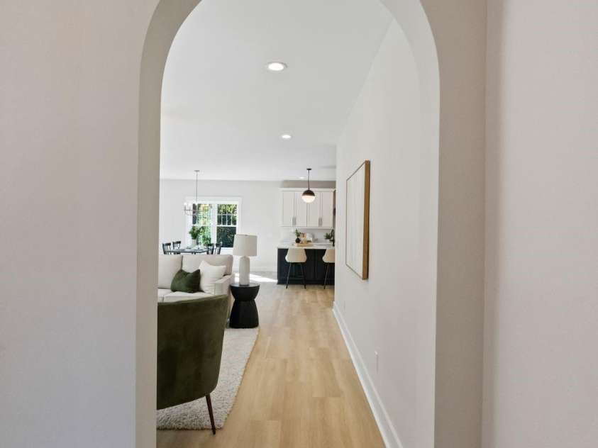 426 Richards Lane, Mooresville, NC 28115.  MLS# CAR4367862, YatesRealty ID 10432. Custom Arched Hallways