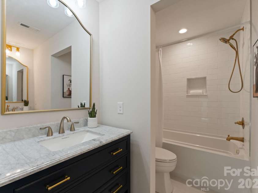 426 Richards Lane, Mooresville, NC 28115.  MLS# CAR4367862, YatesRealty ID 10432. Second Bathroom