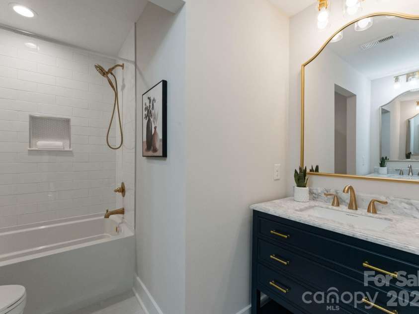 426 Richards Lane, Mooresville, NC 28115.  MLS# CAR4367862, YatesRealty ID 10432. Second Bathroom