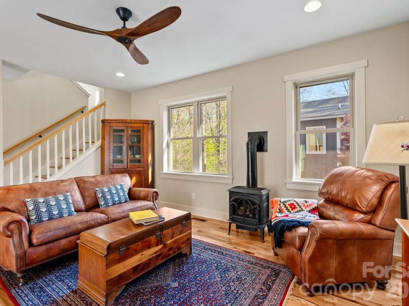 429 Pearson Drive, Asheville, NC 28801.  MLS# CAR4364411, YatesRealty ID 10433. 