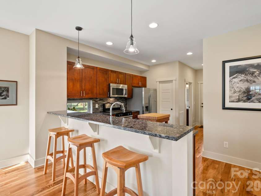 429 Pearson Drive, Asheville, NC 28801.  MLS# CAR4364411, YatesRealty ID 10433. 