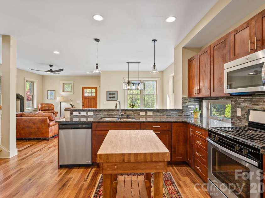 429 Pearson Drive, Asheville, NC 28801.  MLS# CAR4364411, YatesRealty ID 10433. 