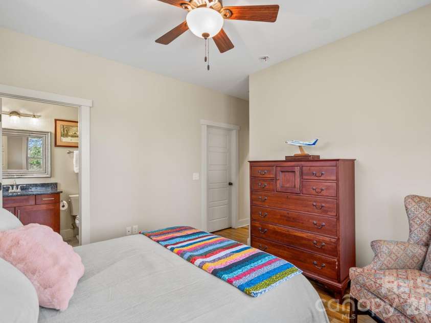 429 Pearson Drive, Asheville, NC 28801.  MLS# CAR4364411, YatesRealty ID 10433. 