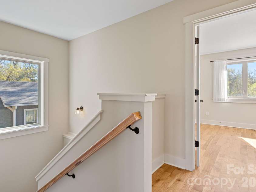 429 Pearson Drive, Asheville, NC 28801.  MLS# CAR4364411, YatesRealty ID 10433. 